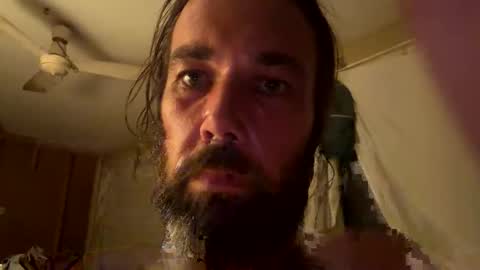 emeraldfox33 online show from April 2, 7:37 am