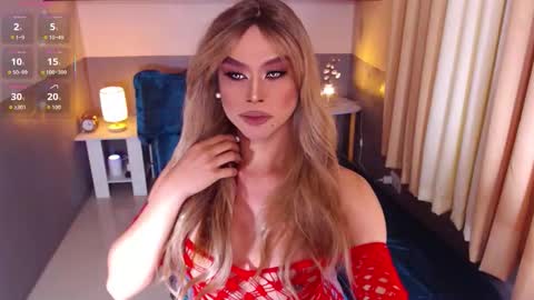 Snapshot of emeraldshemalegoddess chatting on September 20, 12:02 am Epitome of Goddess MISS EMERALD online show from September 20, 12:02 am