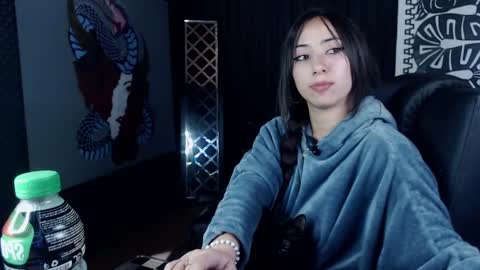 Snapshot of emiantonella_ chatting on February 13, 4:11 am Antonella online show from February 13, 4:11 am