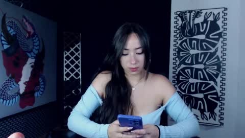 Snapshot of emiantonella_ chatting on March 1, 6:32 pm Antonella online show from March 1, 6:32 pm