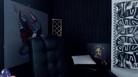 Snapshot of emiantonella_ chatting on February 14, 9:10 pm Antonella online show from February 14, 9:10 pm