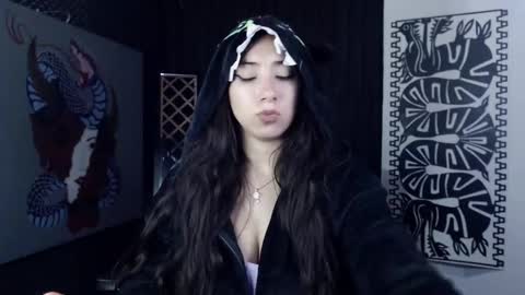 Snapshot of emiantonella_ chatting on March 7, 9:38 pm Antonella online show from March 7, 9:38 pm