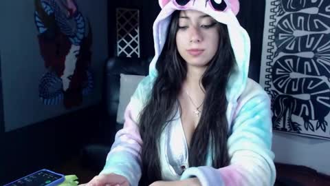 Snapshot of emiantonella_ chatting on February 21, 9:00 pm Antonella online show from February 21, 9:00 pm
