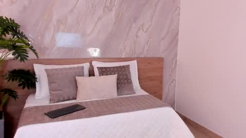 Emily online show from November 30, 12:12 pm