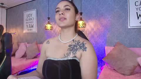 Snapshot of emiily_w1 chatting on February 7, 9:58 am Emily online show from February 7, 9:58 am