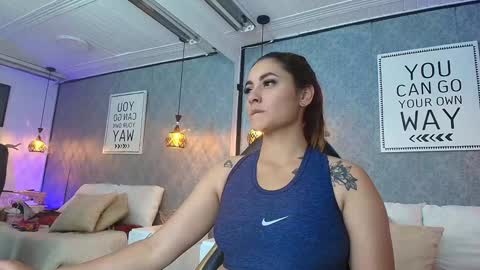 Snapshot of emiily_w1 chatting on January 27, 4:22 pm Emily online show from January 27, 4:22 pm