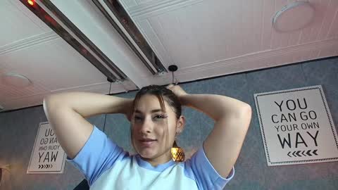 Snapshot of emiily_w1 chatting on January 20, 9:43 pm Emily online show from January 20, 9:43 pm
