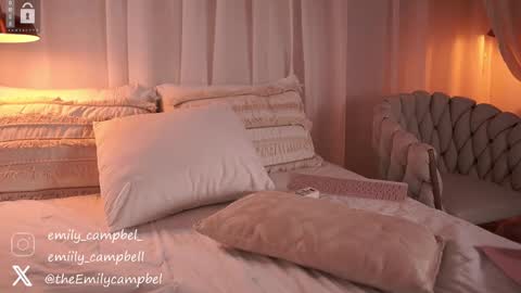 Snapshot of emiilycampbell chatting on February 15, 5:19 am Emily Campbell online show from February 15, 5:19 am