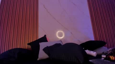   online show from December 18, 7:53 pm