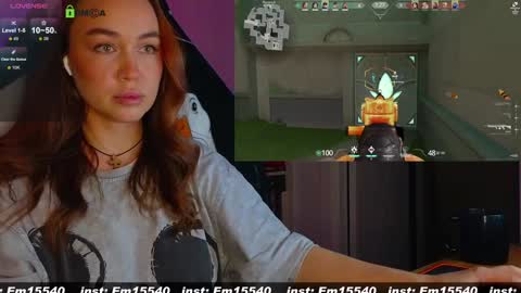 Snapshot of emili1_bc chatting on December 1, 4:32 pm Emili online show from December 1, 4:32 pm