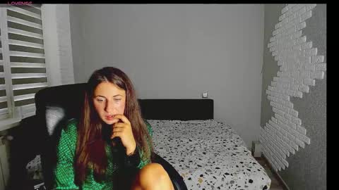 emili77777 online show from September 15, 7:32 am