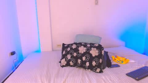 emili_williams10 online show from March 21, 10:03 pm