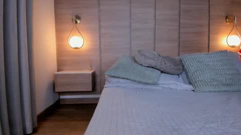 emilia_1040 online show from December 13, 7:53 pm