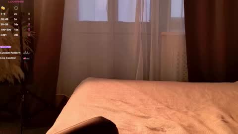 Snapshot of emilia_dream chatting on September 18, 3:27 pm emilia_dream online show from September 18, 3:27 pm