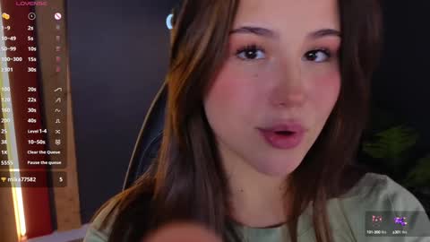 Snapshot of emilia_dream chatting on December 5, 3:33 pm emilia_dream online show from December 5, 3:33 pm