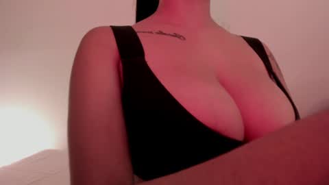 Emilia Big Boobs online show from January 28, 4:19 pm