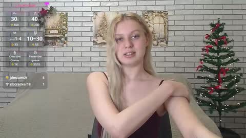 Snapshot of emiliaduchess chatting on January 20, 9:56 am Amili online show from January 20, 9:56 am