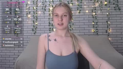 Snapshot of emiliaduchess chatting on February 25, 3:09 pm Amili online show from February 25, 3:09 pm