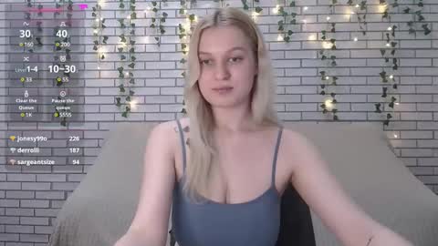 Snapshot of emiliaduchess chatting on February 23, 10:49 am Amili online show from February 23, 10:49 am