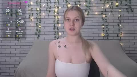 Snapshot of emiliaduchess chatting on February 25, 12:05 pm Amili online show from February 25, 12:05 pm