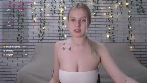 Snapshot of emiliaduchess chatting on February 26, 2:27 pm Amili online show from February 26, 2:27 pm
