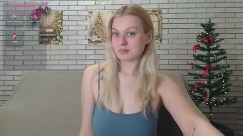 Snapshot of emiliaduchess chatting on January 25, 8:00 am Amili online show from January 25, 8:00 am