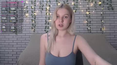 Snapshot of emiliaduchess chatting on February 24, 11:32 am Amili online show from February 24, 11:32 am