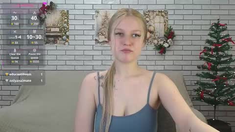 Snapshot of emiliaduchess chatting on December 31, 5:55 am Amili online show from December 31, 5:55 am