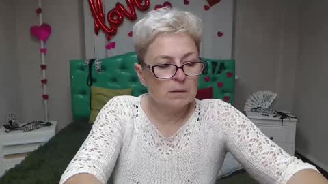 EmiliaGree online show from September 21, 5:39 pm