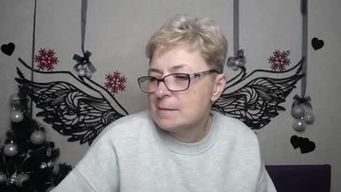 EmiliaGree online show from December 21, 7:20 pm