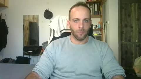 EmilioZem8 online show from December 14, 7:51 am