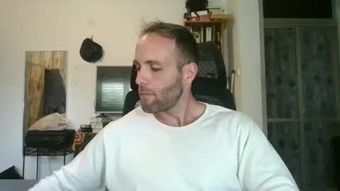 EmilioZem8 online show from January 11, 12:07 pm