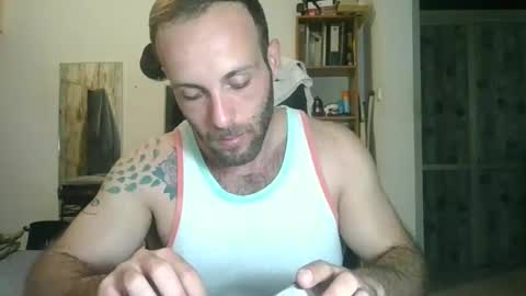 EmilioZem8 online show from December 19, 11:46 pm
