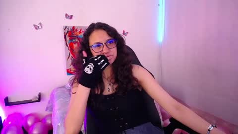 Emili Russo online show from November 10, 7:49 pm