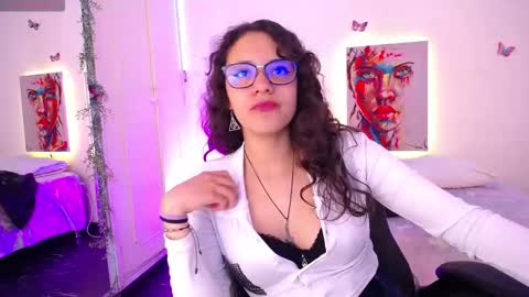 Emili Russo online show from October 16, 8:18 pm