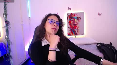 Emili Russo online show from October 15, 8:09 pm