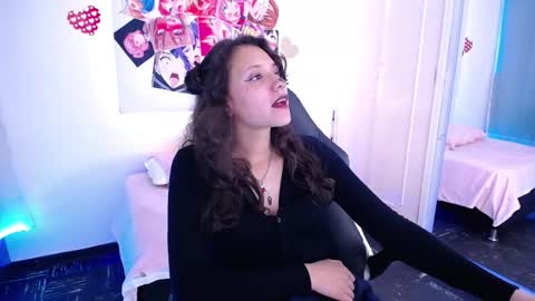 Emili Russo online show from November 24, 7:34 pm