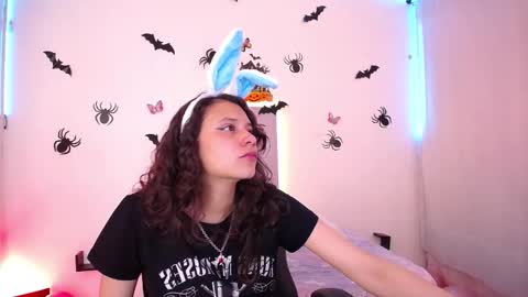 Emili Russo online show from October 30, 7:47 pm