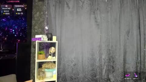 Snapshot of emiliyaqueen chatting on February 15, 2:15 am Emiliya online show from February 15, 2:15 am