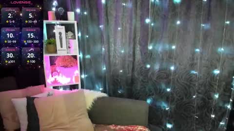 Snapshot of emiliyaqueen chatting on February 10, 2:08 am Emiliya online show from February 10, 2:08 am
