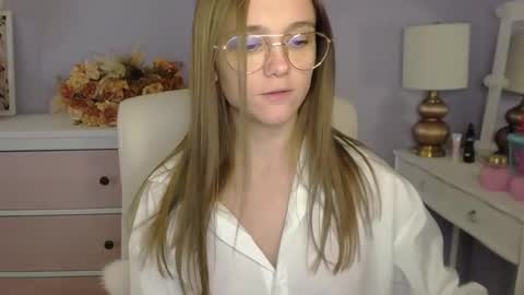 Emilly online show from January 17, 9:19 am