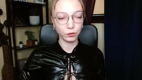 Emilly online show from February 19, 7:29 am