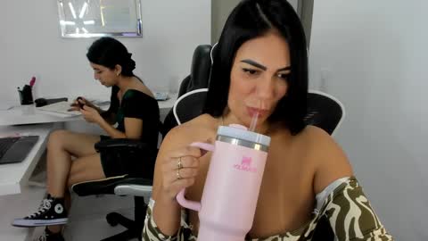 Snapshot of emillybrowm chatting on February 26, 2:38 pm Emilly online show from February 26, 2:38 pm