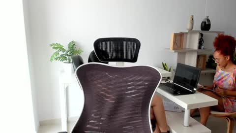 Snapshot of emillybrowm chatting on March 11, 3:02 pm Emilly online show from March 11, 3:02 pm
