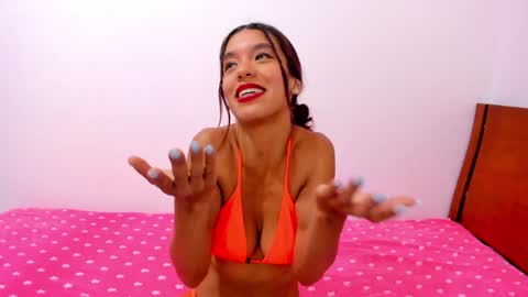 Snapshot of emillygonzalez chatting on February 7, 1:47 am . . online show from February 7, 1:47 am