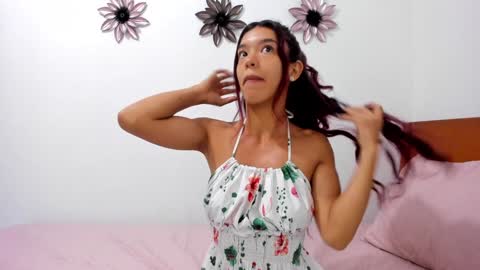 Snapshot of emillygonzalez chatting on February 6, 12:04 pm . . online show from February 6, 12:04 pm