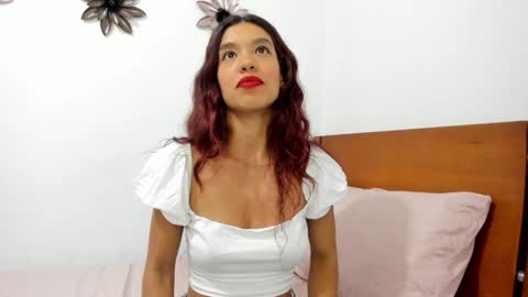 Snapshot of emillygonzalez chatting on January 29, 9:39 pm . . online show from January 29, 9:39 pm