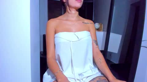 emilly online show from February 22, 7:01 am