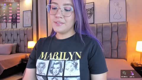 Snapshot of emily_5weet chatting on January 21, 3:48 am Emily online show from January 21, 3:48 am