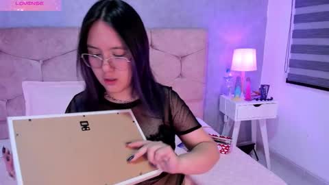 Snapshot of emily_5weet chatting on September 21, 5:00 am Emily online show from September 21, 5:00 am